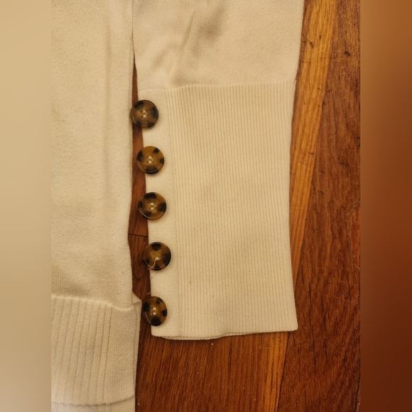 Cable & Gauge White Cowl Neck Sweater With Cheetah Print Buttons Size L EUC - Picture 4 of 16